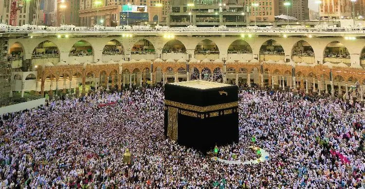 হজের মাসে ওমরাহ করা কি মাকরুহ?
