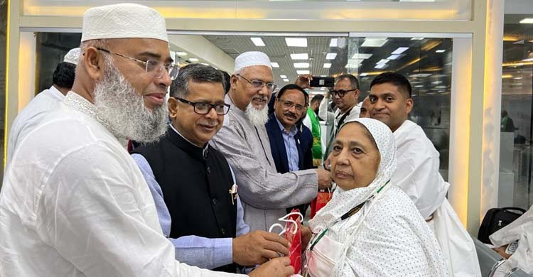 First Hajj flight leaves for Saudi Arabia with 415 pilgrims