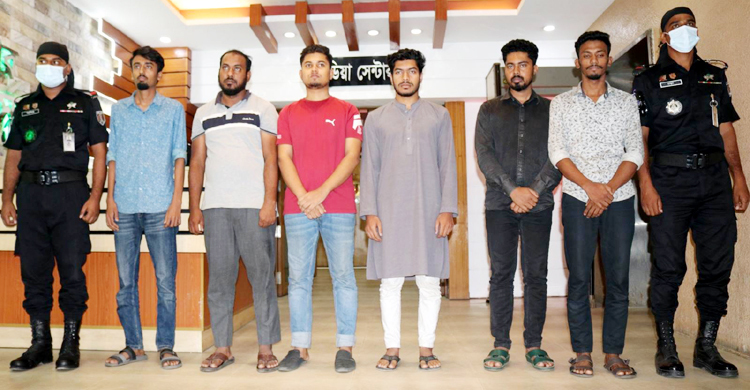 বিআরটিএর ৪০০ গ্রাহকের সোয়া ১ কোটি টাকা হাতিয়ে নেয় চক্রটি