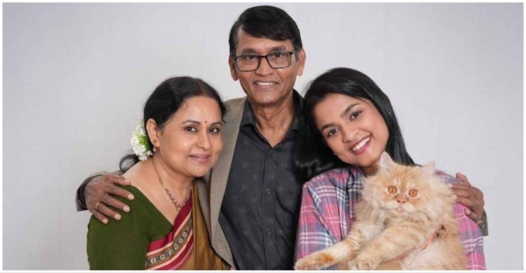 মা ও বিড়ালের আবেগী গল্পে ‘মিউ’