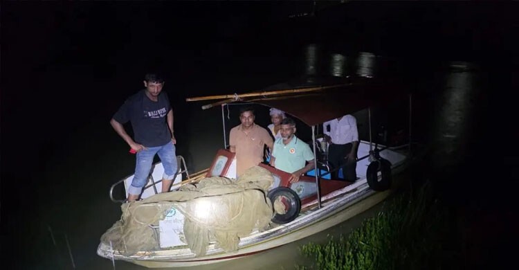 হালদায় অভিযানে ২৩০০ মিটার অবৈধ জাল জব্দ