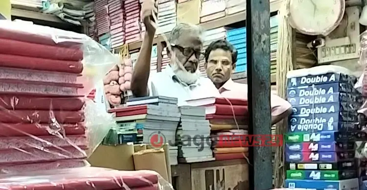 হালখাতা ঘিরে জমজমাট পুরান ঢাকা, বাড়ছে খাতা ও কার্ডের চাহিদা