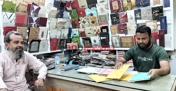 হালখাতা ঘিরে জমজমাট পুরান ঢাকা, বাড়ছে খাতা ও কার্ডের চাহিদা