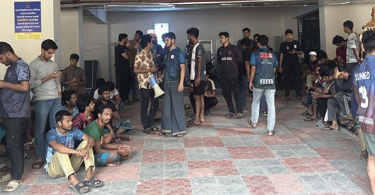 ‘আমরা থাকি মৃত্যুকূপে, কর্মচারীরা থাকেন আলিশানে’