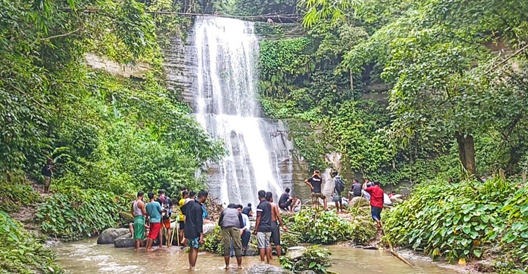 হামহাম মায়াবী এক জলপ্রপাত
