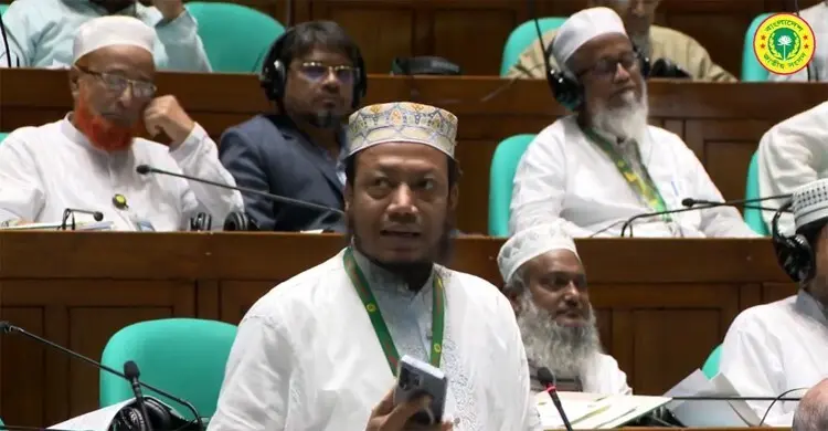 সংসদে ভুলে স্বরাষ্ট্রমন্ত্রীকে ধন্যবাদ দিলেন আমির হামজা