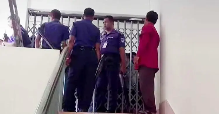 মুফতি আমির হামজাকে উদ্দেশ করে &lsquo;ভুয়া ভুয়া&rsquo; স্লোগান