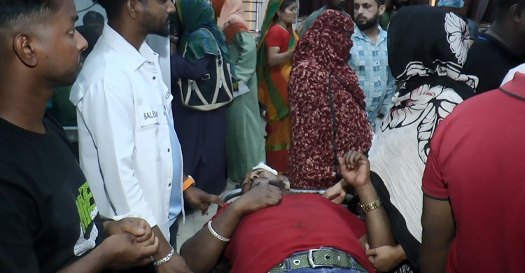 বিয়েবাড়িতে ইউপি সদস্যের নেতৃত্বে হামলা, নারীসহ আহত ১৫