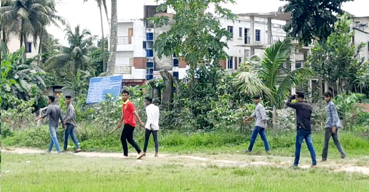 ধূমপান করতে দেখে ফেলায় দুই শিক্ষার্থীকে পিটুনি