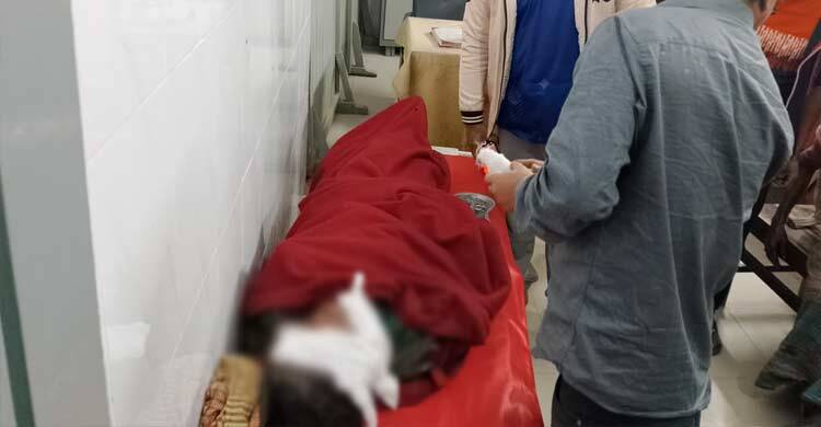 সম্পত্তির জন্য মা-বাবাকে কুপিয়ে জখম, ছেলে আটক