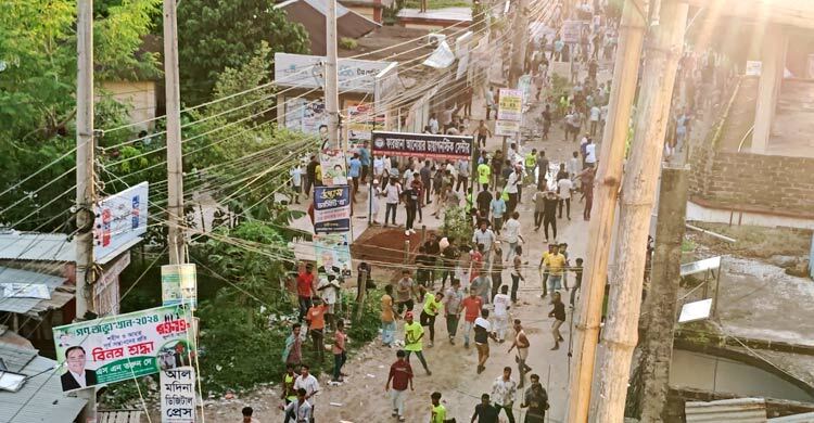 বিএনপির মিছিলে যাওয়ার সময় ধাক্কা লাগা নিয়ে দুই গ্রামবাসীর সংঘর্ষ