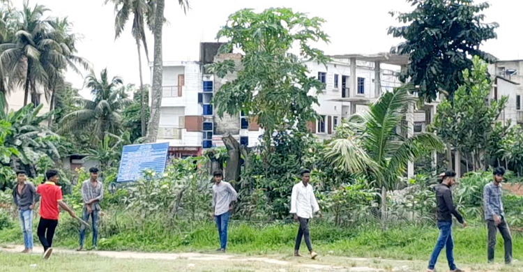 ধূমপান করতে দেখে ফেলায় দুই শিক্ষার্থীকে পিটুনি