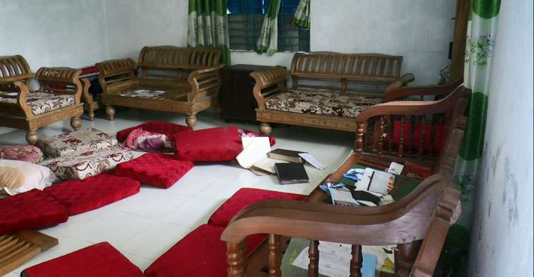 মাদারীপুরে সাংবাদিকের বাড়িতে ককটেল হামলা-লুটপাট