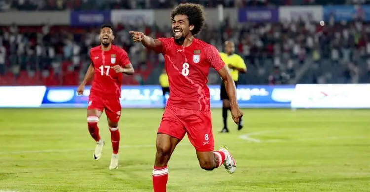 হামজার গোলে ১-০ ব্যবধানে এগিয়ে বাংলাদেশ