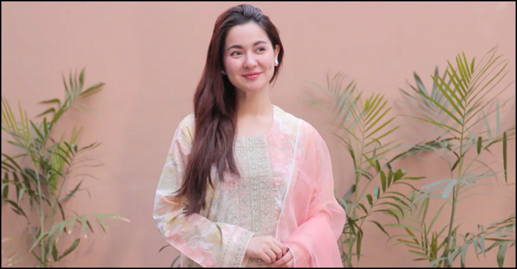 নতুন পরিচয়ে পাকিস্তানি তারকা হানিয়া আমির