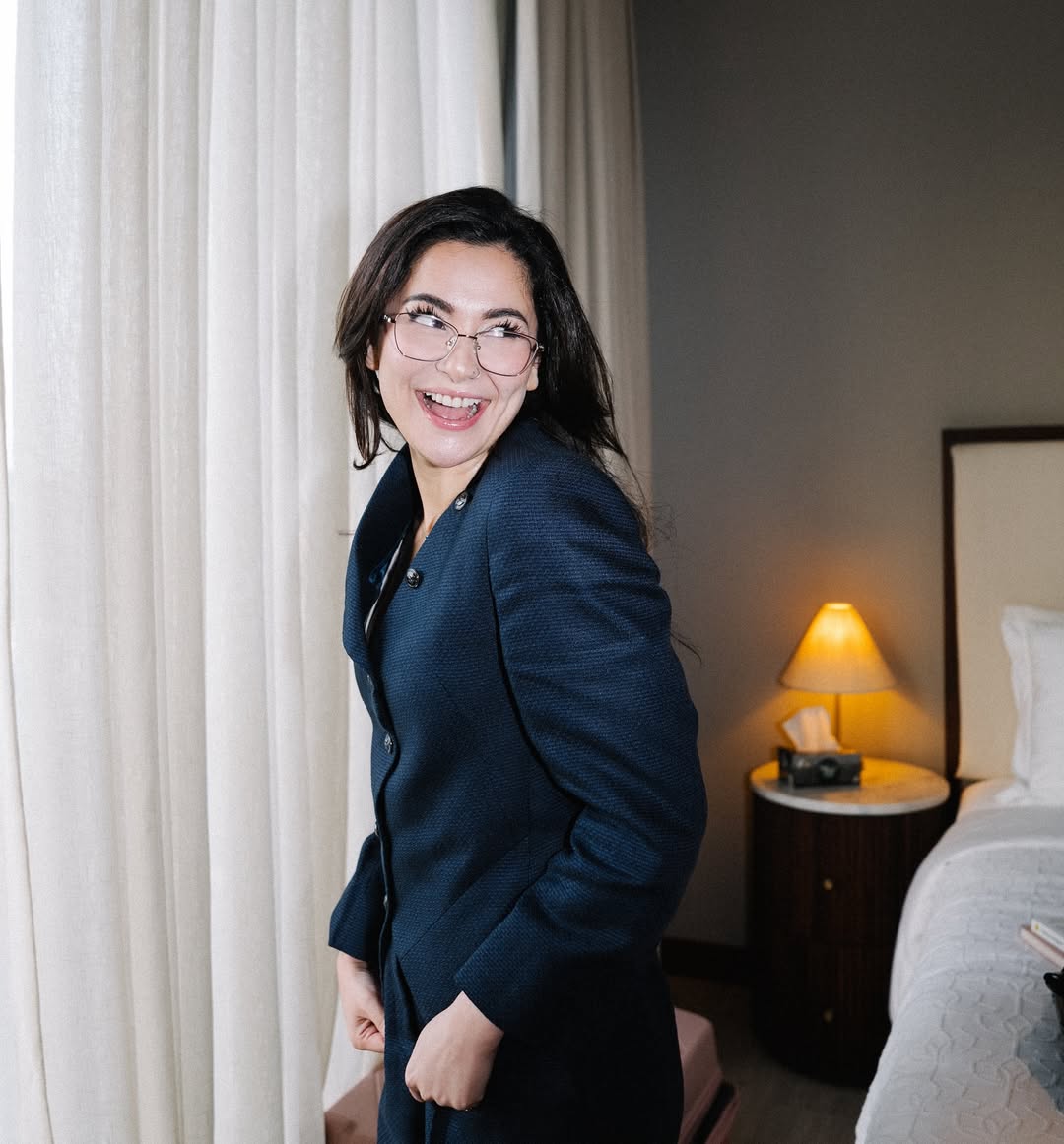 স্টাইলেই আলো ছড়ান হানিয়া আমির