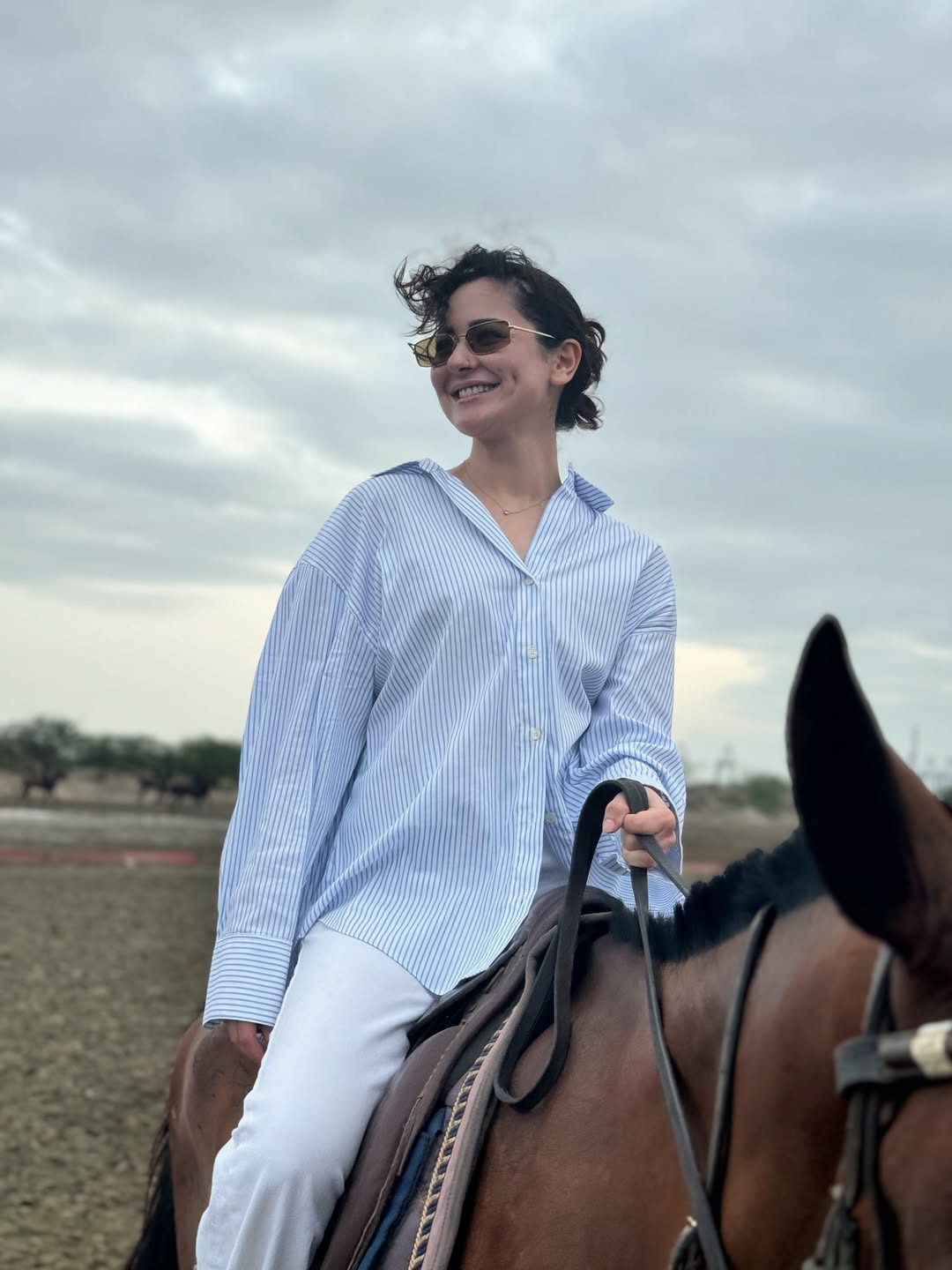 স্টাইলেই আলো ছড়ান হানিয়া আমির