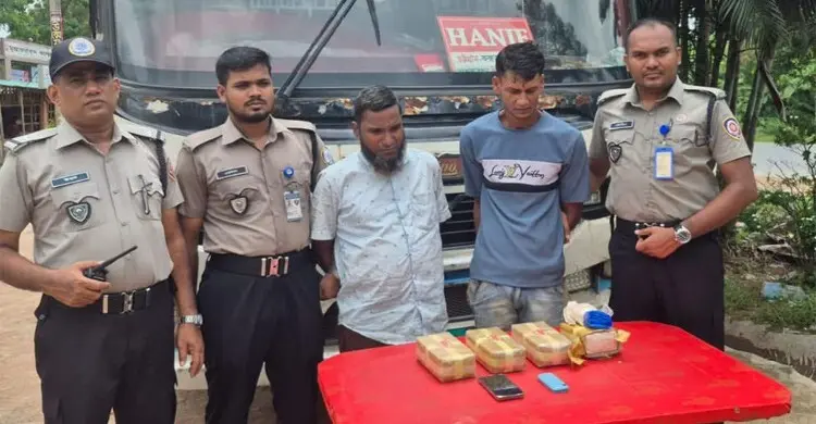 হানিফ পরিবহনের ঢাকাগামী বাসে ইয়াবার বিশাল চালান, চালক-হেলপার গ্রেফতার