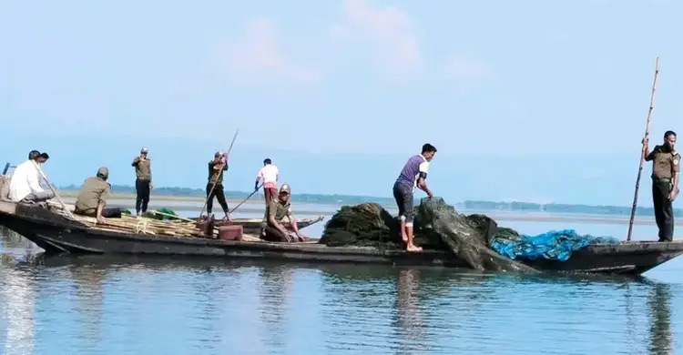 হাওর-জলাভূমি দখল ও অবৈধ মাছ শিকারে ১০ লাখ টাকা জরিমানা