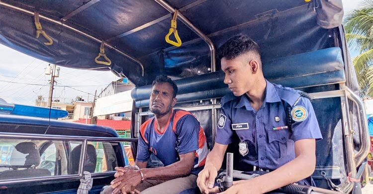 কুয়াকাটা সৈকতে নারীদের গোসলের ভিডিও ধারণ, যুবককে কারাদণ্ড