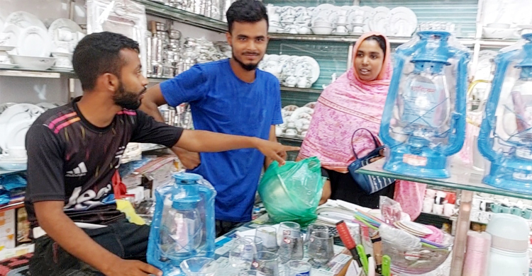 লোডশেডিংয়ে ফিরছে হারিকেনের যৌবন