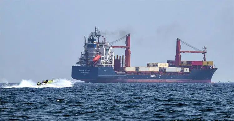 দুই মার্কিন জাহাজ হরমুজ প্রণালি অতিক্রম করার দাবি, ইরানের অস্বীকার