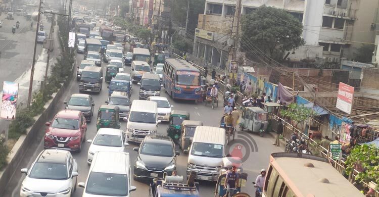 অসহনীয় যানজট, ইফতারের আগে বাসায় ফেরা নিয়ে সংশয়