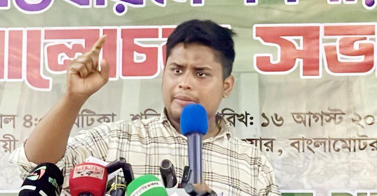 লন্ডনে সরকারকে বেচে দিয়ে এসেছেন প্রধান উপদেষ্টা: হাসনাত