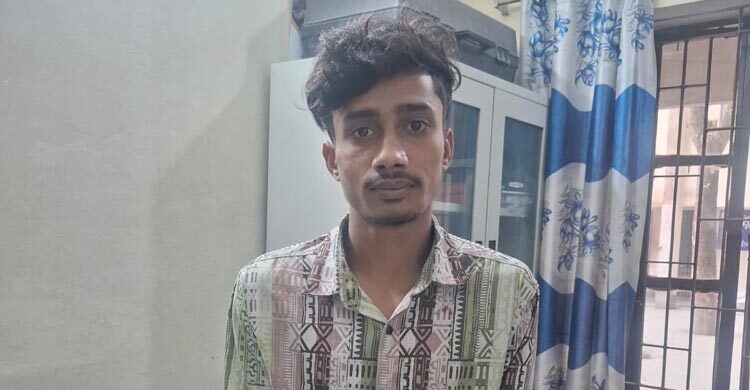 চাঁদা না দেওয়ায় দোকানদারকে ছুরিকাঘাত, যুবক আটক