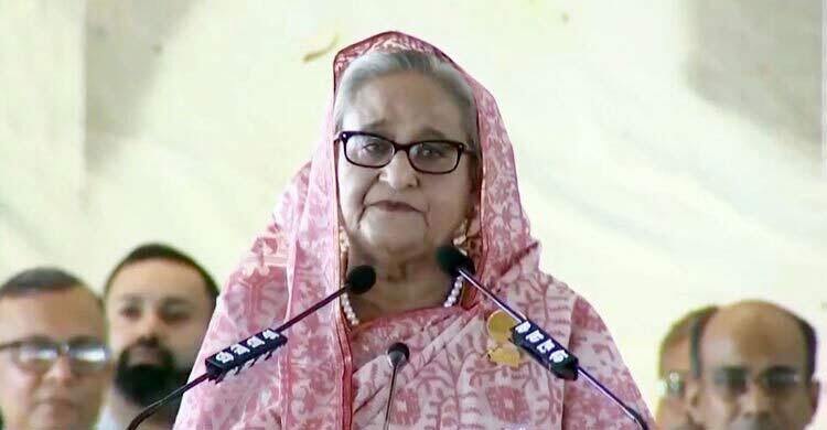 হাসিনাকে সশরীরে ট্রাইব্যুনালে হাজির হতে সংবাদপত্রে বিজ্ঞপ্তি