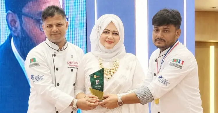 সেরা সি-ফুড প্রশিক্ষক হিসেবে সম্মাননা পেলেন হাসিনা আনছার