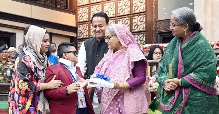 PM opens nationwide free textbook distribution