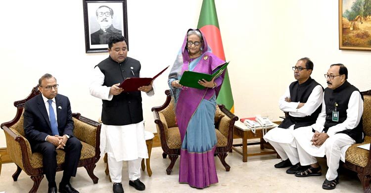 Work for fulfilling people’s expectations, PM asks public representatives