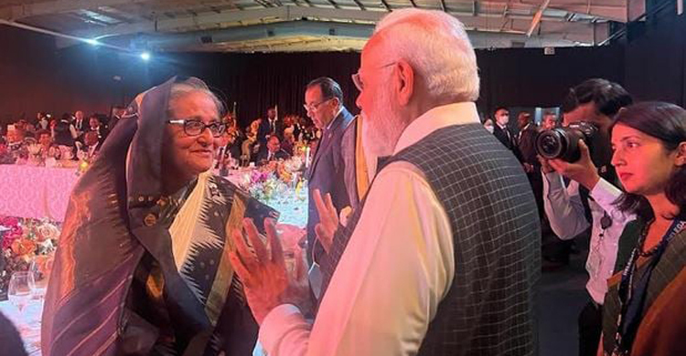 Modi walks to Hasina to exchange pleasantries at dinner in Johannesburg