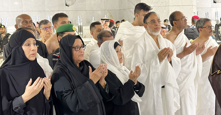 PM performs Umrah