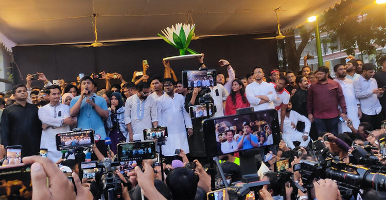 বিএনপি-জামায়াত করেন সমস্যা নেই, আ’লীগের সঙ্গে সখ্য মেনে নেবো না