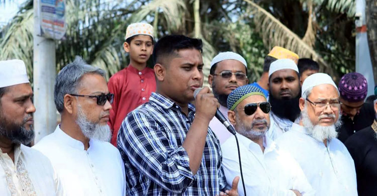 গুলিবিদ্ধ সামাকে দাফন, খাটিয়া কাঁধে নিলেন হাসনাত আব্দুল্লাহ