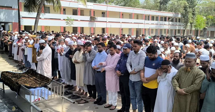 গুলিবিদ্ধ সামাকে দাফন, খাটিয়া কাঁধে নিলেন হাসনাত আব্দুল্লাহ