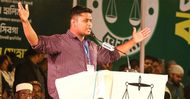 এক হাতে ফ্যামিলি কার্ডের ঘোষণা, অন্য হাতে হিজাব খুলে নেওয়া দ্বিচারিতা