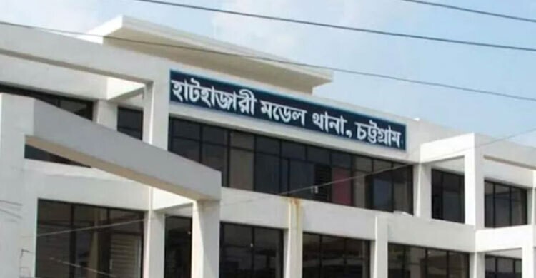 চট্টগ্রামে ইটবোঝাই ট্রাক পুকুরে, চালকের সহকারী নিহত