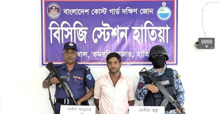 হাতিয়ায় অভিযানে ৬ অস্ত্র উদ্ধার, যুবক গ্রেফতার