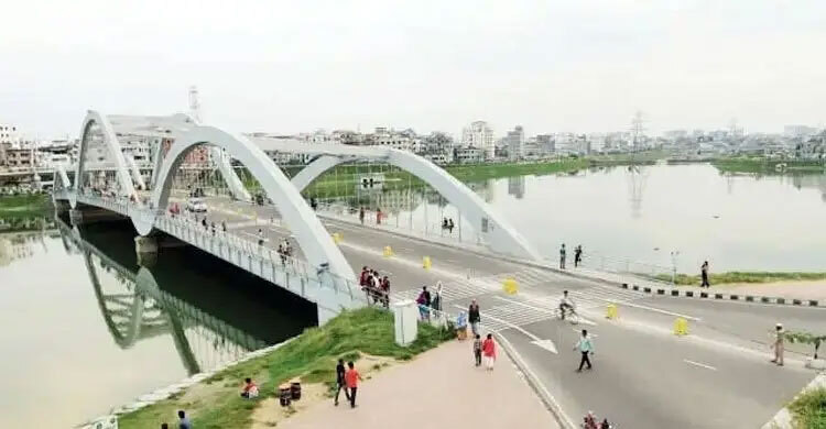 Crude bomb exploded in Hatirjheel, motorcycle torched