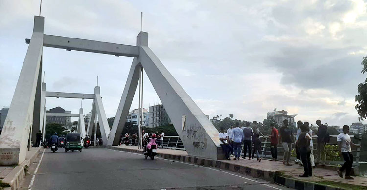 আগের মতো দর্শনার্থী আসে না হাতিরঝিলে