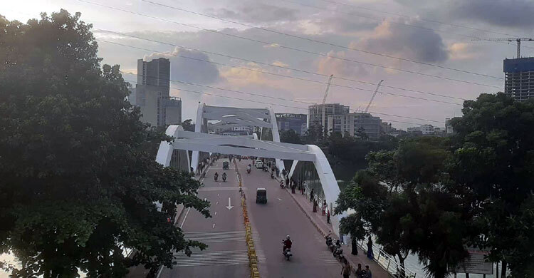 আগের মতো দর্শনার্থী আসে না হাতিরঝিলে