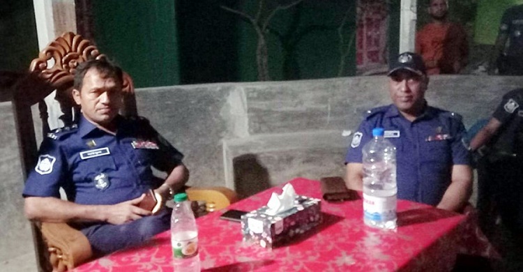 পুলিশ ক্যাম্পে পাঁচ ঘণ্টা অবরুদ্ধ এএসপি-ওসি