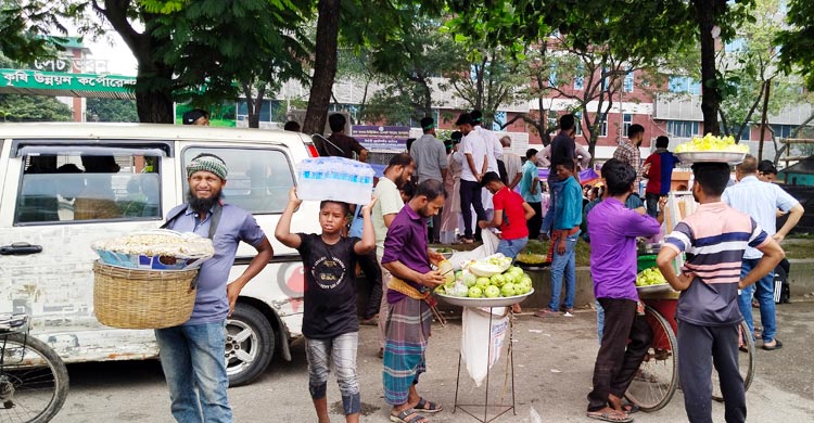 রাজধানীর মানিক মিয়া অ্যাভিনিউয়ে ‘জুলাই গণঅভ্যুত্থান দিবস’ উপলক্ষে আয়োজিত অনুষ্ঠানস্থলে গ্যাস বেলুন বিস্ফোরণ হয়েছে