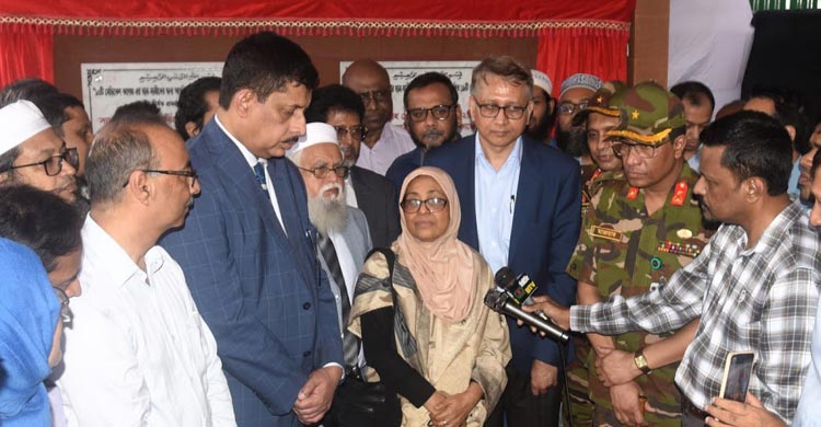 রামেকের ইন্টার্ন চিকিৎসক শ্রেয়ানের কাজে মুগ্ধ স্বাস্থ্য উপদেষ্টা