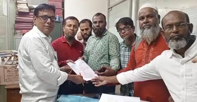 স্বাস্থ্য সহকারীদের কর্মবিরতি ঘোষণা, অনিশ্চয়তায় টাইফয়েডের টিকাদান