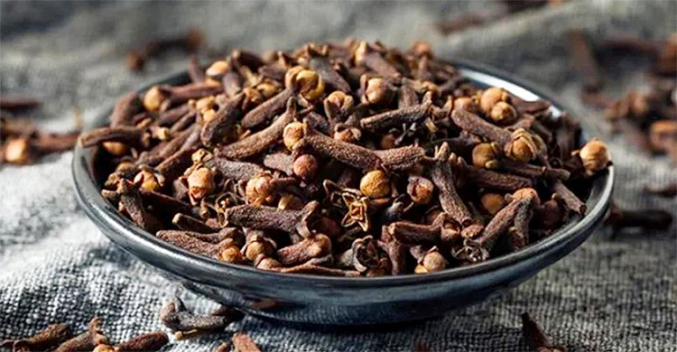 ঘুমানোর আগে লবঙ্গ খাওয়ার উপকারিতা