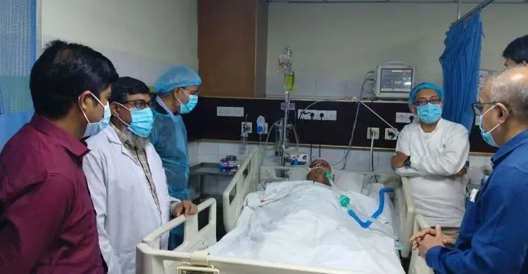 সড়ক দুর্ঘটনায় আহত ডা. শংকরকে দেখতে হাসপাতালে বিএনপি নেতা রফিকুল